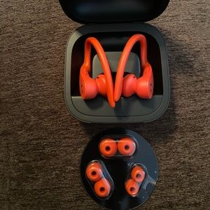 Powerbeats Pro Lava Red like new, ordered wrong color